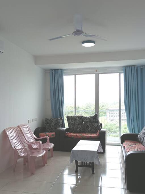 Ike Village Homestay Near With Uitm Kota Samarahan Extérieur photo