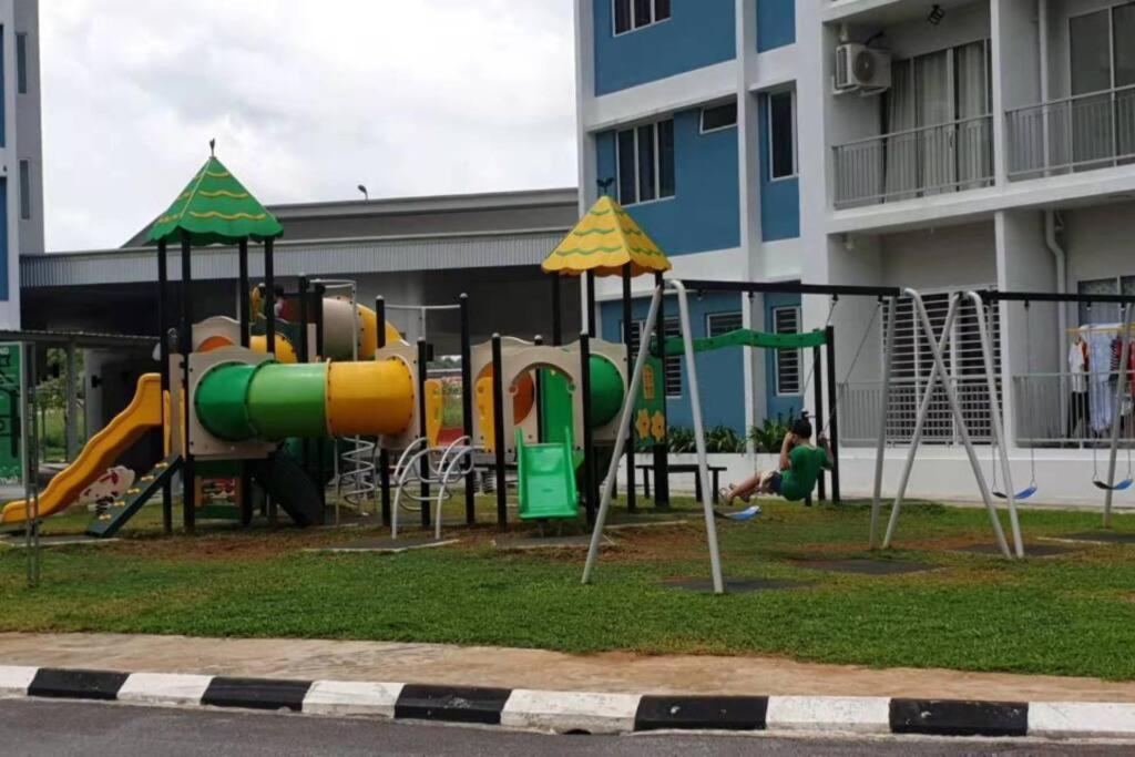 Ike Village Homestay Near With Uitm Kota Samarahan Extérieur photo